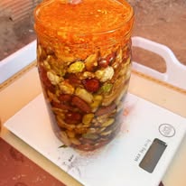 مكسرات بالعسل الطبيعي