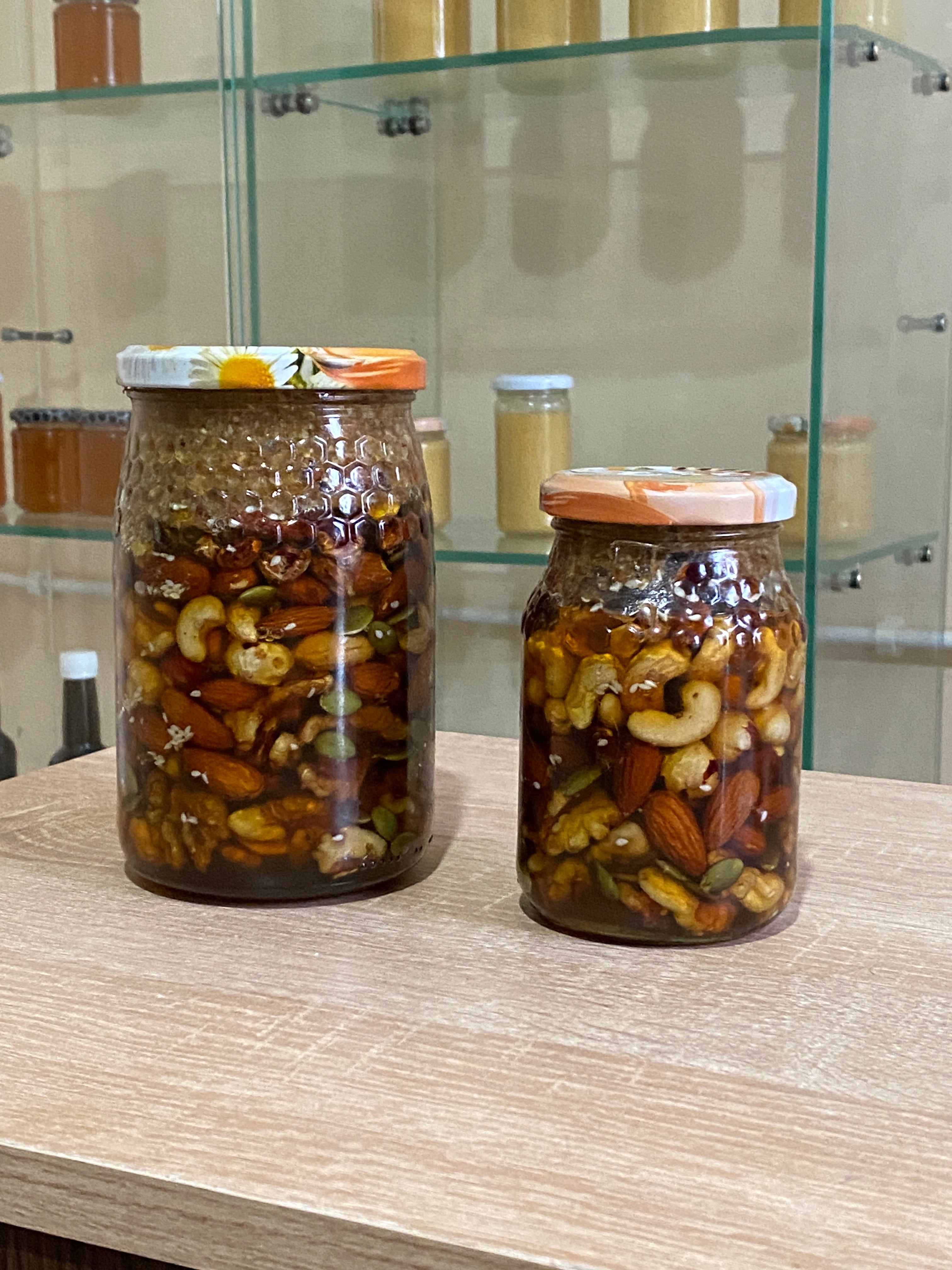 مكسرات بالعسل الطبيعي