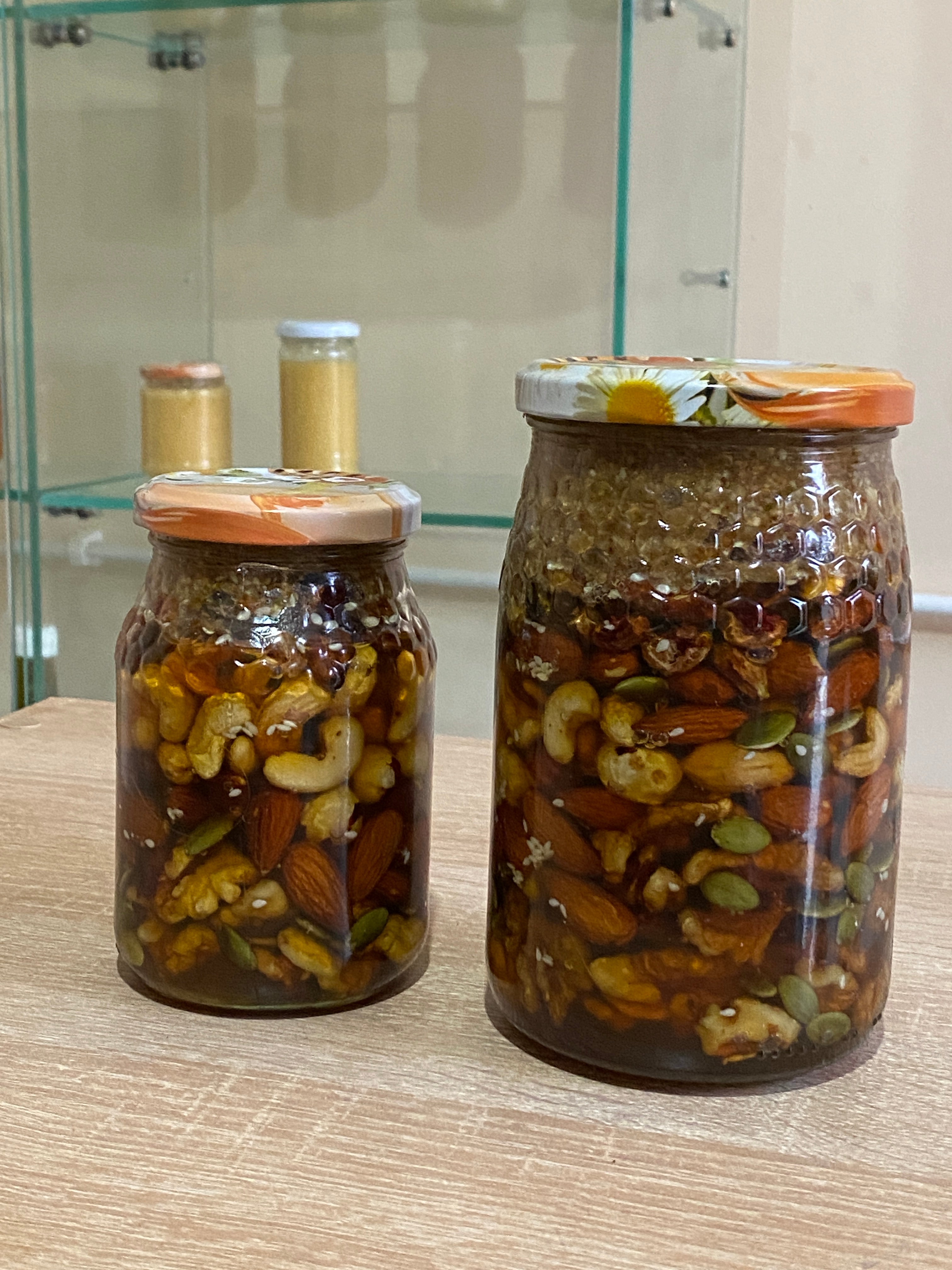 مكسرات بالعسل الطبيعي