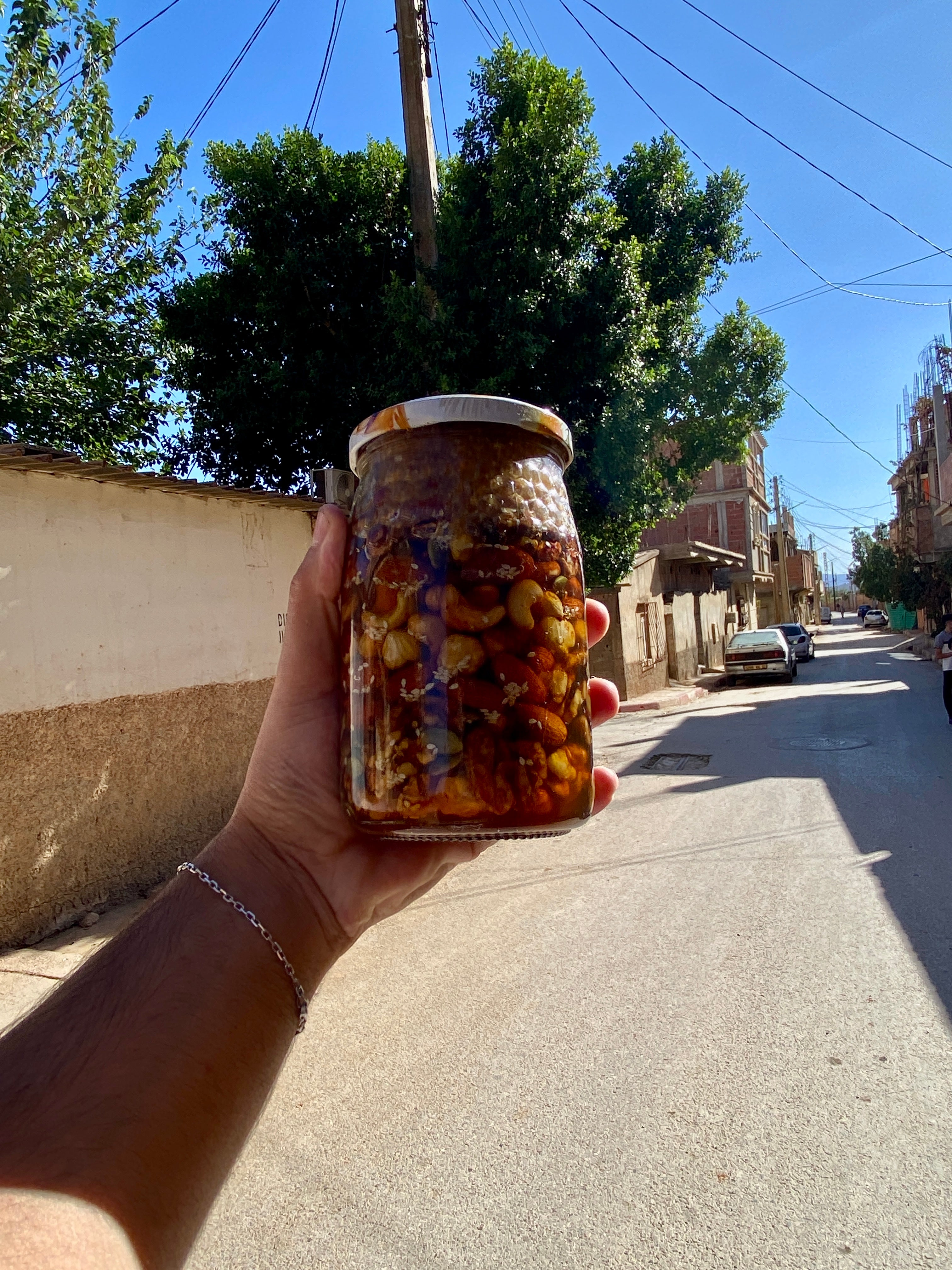 مكسرات بالعسل الطبيعي